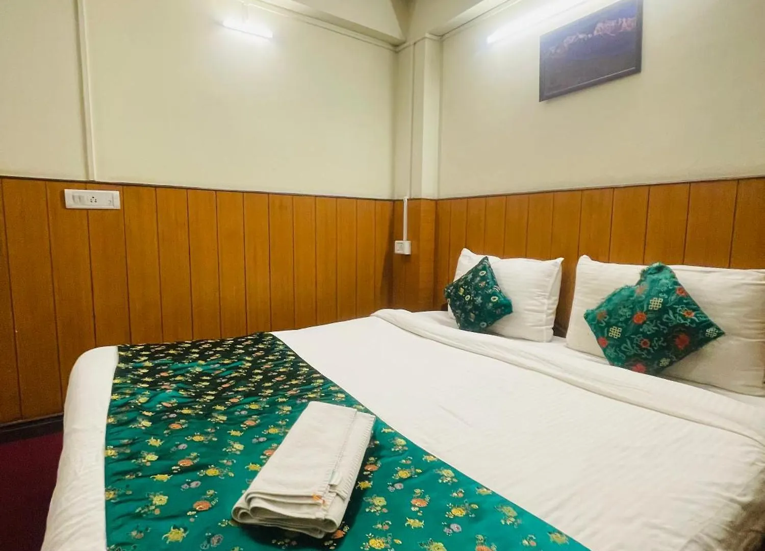 Hotel Palm Street Near Taj Agra